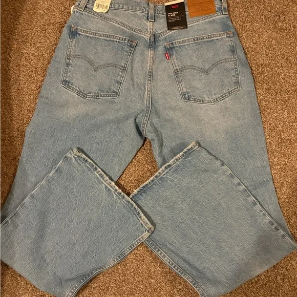 NWT Levis 70s High Flare jeans - Picture 6 of 6